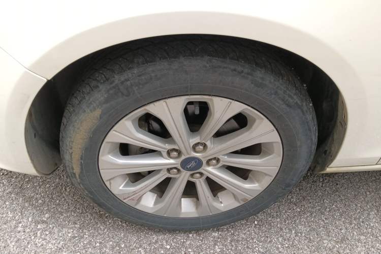 Used Ford Escort 2015 1.5L Automatic Fashion Model
