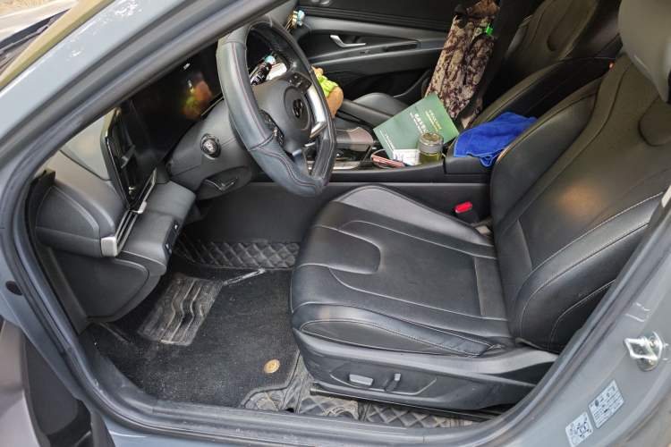 Used Hyundai Elantra 2021 1.5L CVT LUX Prestige Edition
