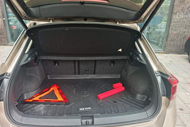 Used Volkswagen T-ROC 2018 280TSI DSG Two-Wheel-Drive Comfort Version China V Standard Trunk