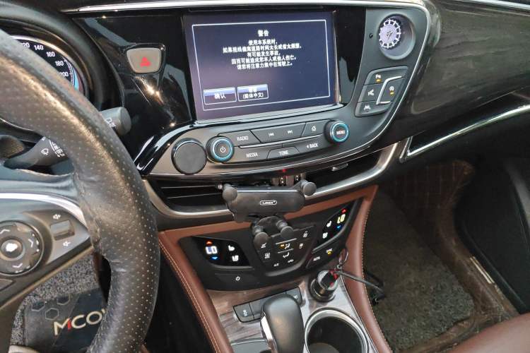 Used Buick Envision 2017 28T Four-Wheel Drive Luxury Model Audio And AC Panel