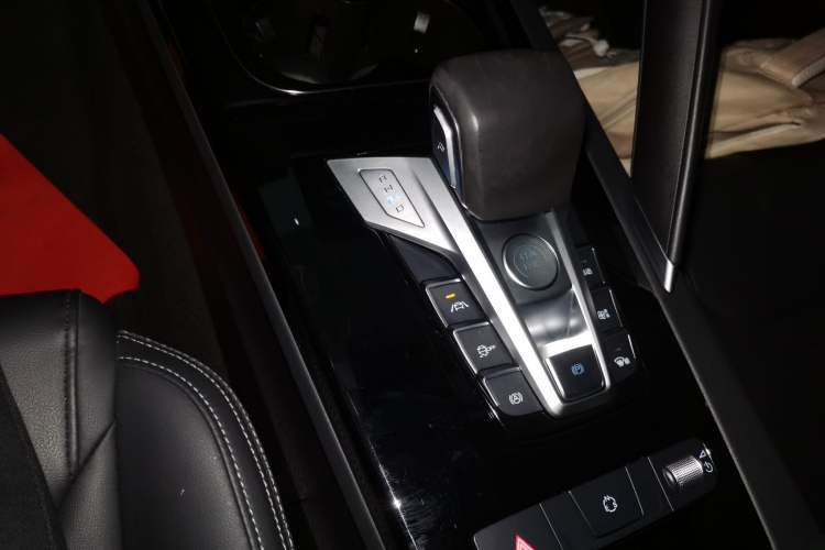 Used BYD Song Pro 2019 1.5T Automatic Luxury Model Gear Lever