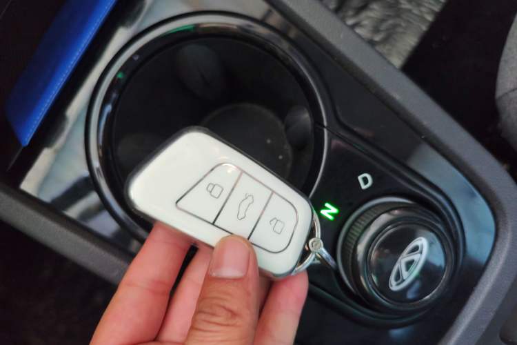 Used Chery New Energy Little Ant 2022 Revised Version Sweet Pink Edition Half-Sugar Version Lithium Iron Phosphate 30.7 kWh 30 kW 301 km Interior 1