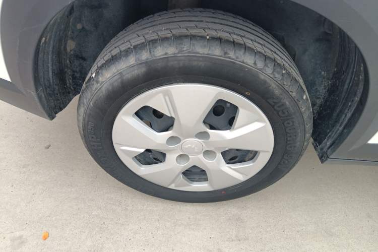 Used Wuling Alvez 2022 1.5L Manual Free-Style Model Right Rear Wheel Hub