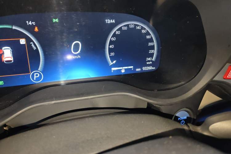 Used Toyota SIENNA 2021 2.5L Hybrid Ultimate Edition Odometer Close Up