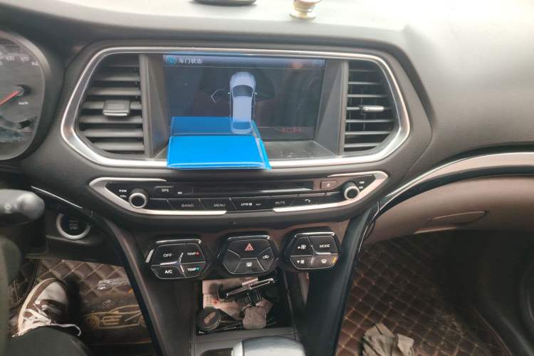 Used GAC Trumpchi GS4 2015 200T G-DCT Elite Edition Audio And AC Panel