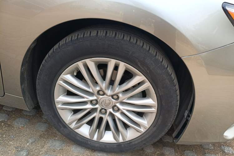 Used Lexus ES 2015 200 Elite Edition Right Front Wheel Hub