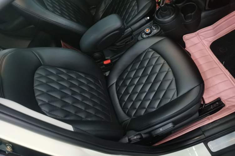 Used MINI 2018 1.5T ONE PLUS Five-Door Edition Right Front Seat