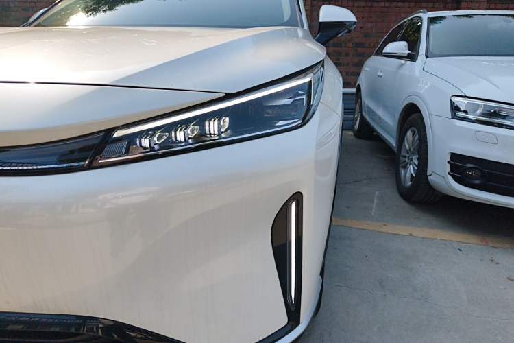 Used Roewe D5X DMH 2024 135 Tech Edition
