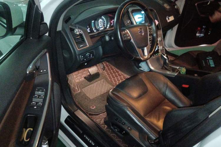 Used Volvo XC60 2017 T5 AWD Smart Upgrade Edition