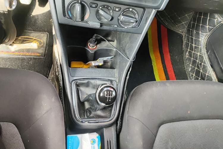 Used Volkswagen Jetta 2015 Zhuihui Edition 1.4L Manual Fashion Model
