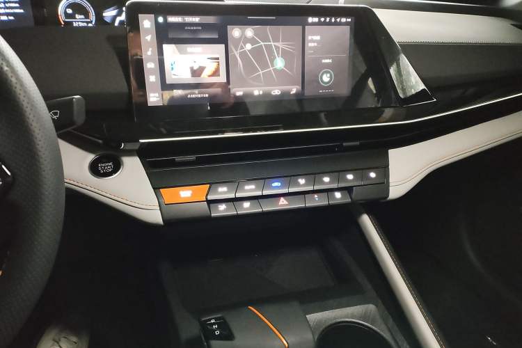 Used Changan UNI-V iDD 2024 Blue Whale Smart Electric iDD 136km Luxury Model
