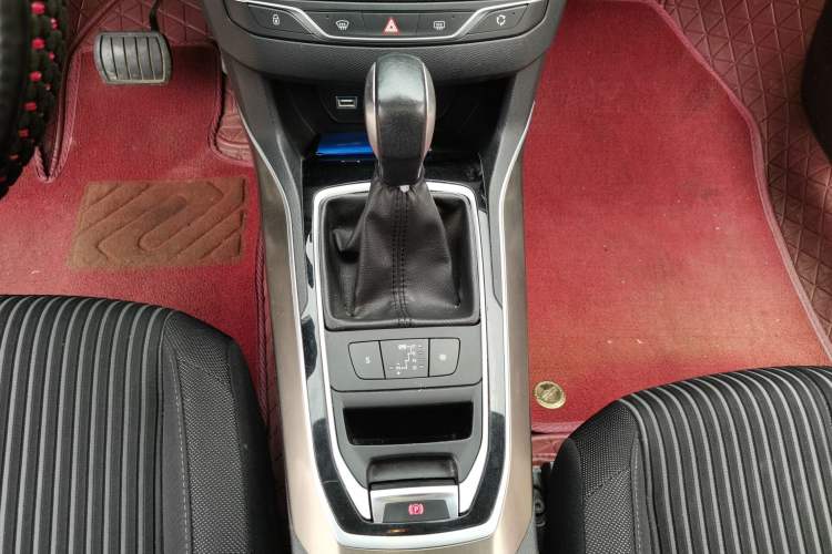 Used Peugeot 408 2016 1.6T Automatic Luxury Edition Gear Lever