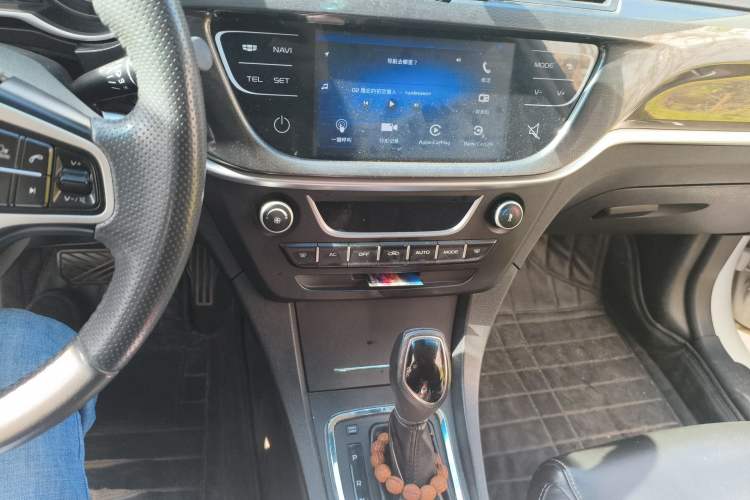 Used Geely Auto Emgrand 2017 Sedan Million Edition 1.3T CVT Upward Version Audio And AC Panel