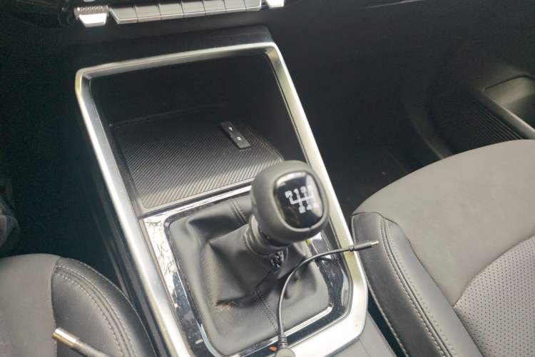 Used Wuling Alvez 2022 1.5L Manual Comfort Version
