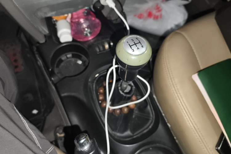 Used Huatai Santa Fe Classic 2012 2.0L Gasoline Manual Two-Wheel Drive with Sunroof
