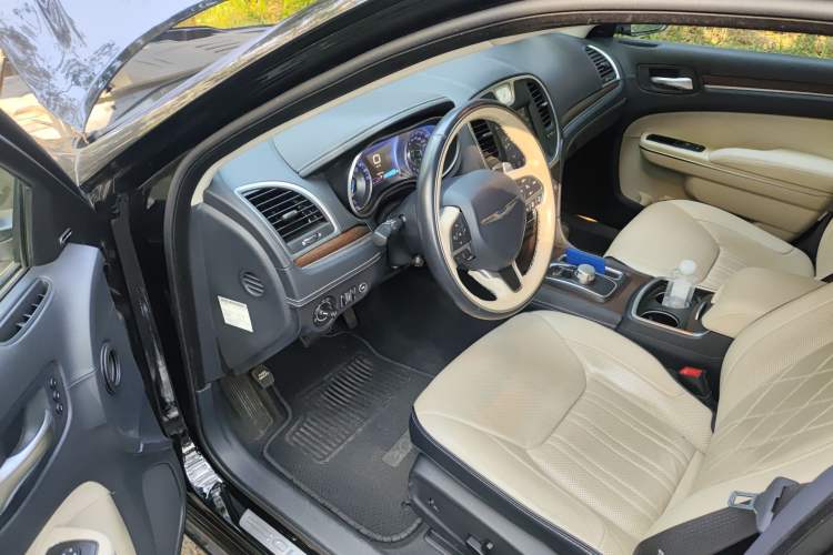 Used Chrysler 300C 2016 3.0L Supreme Edition
