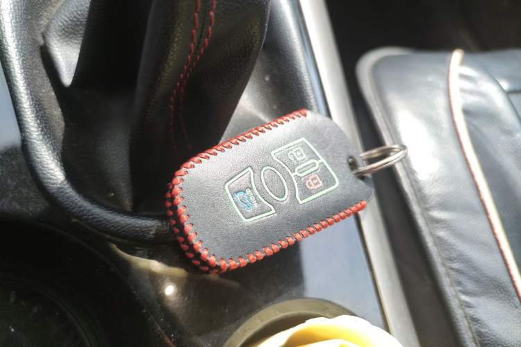 Used Huatai Santa Fe 2016 1.5T Gasoline Manual Two-Wheel Drive Smart Enjoyment i3 Model Vehicle Key