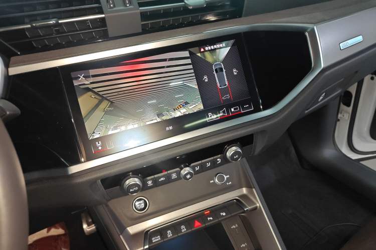 Used Audi Q3 2023 40 TFSI Fashion Dynamic Model Audio And AC Panel