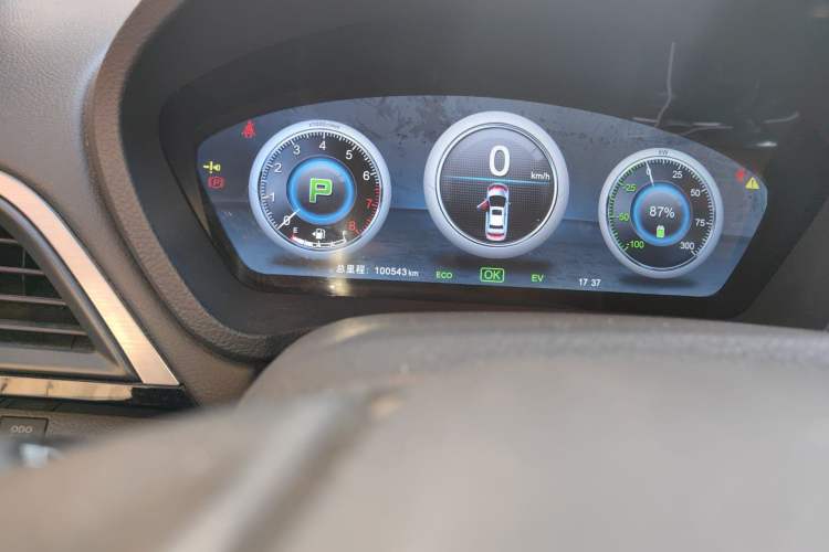 Used BYD Qin New Energy 2015 1.5T Dual-Crown Flagship Plus Edition Odometer Close Up