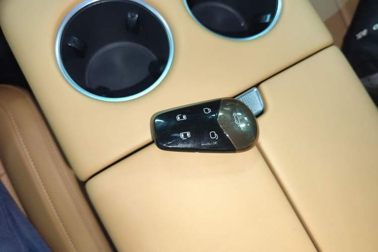 Used VOYAH Dream 2025 PHEV Four-Wheel Drive Excellence Kunpeng Edition Interior 1