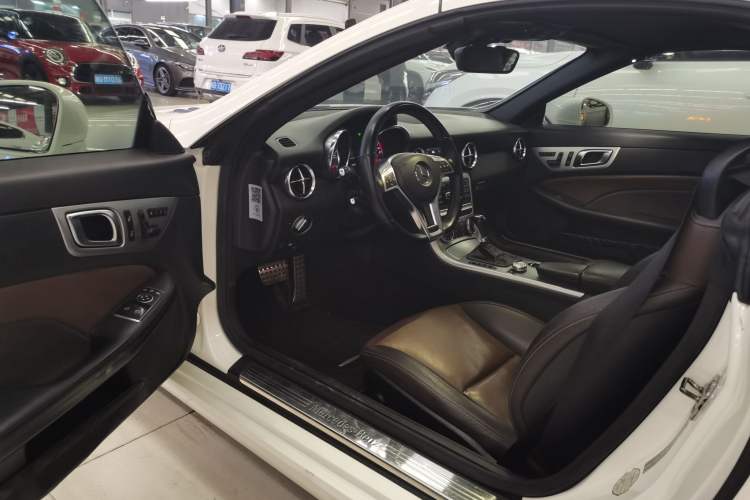 Used Mercedes-Benz SLK-Class 2011 SLK 200 Fashion Model
