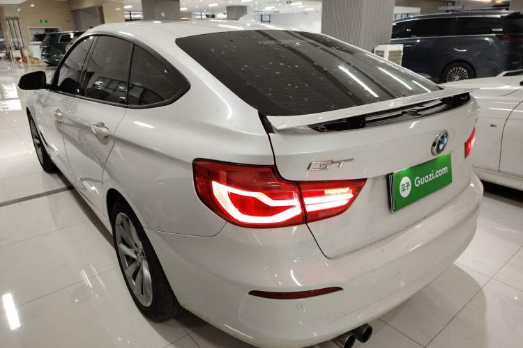 Used BMW 3 Series GT 2019 320i Sport Edition Rear Left 45 Deg