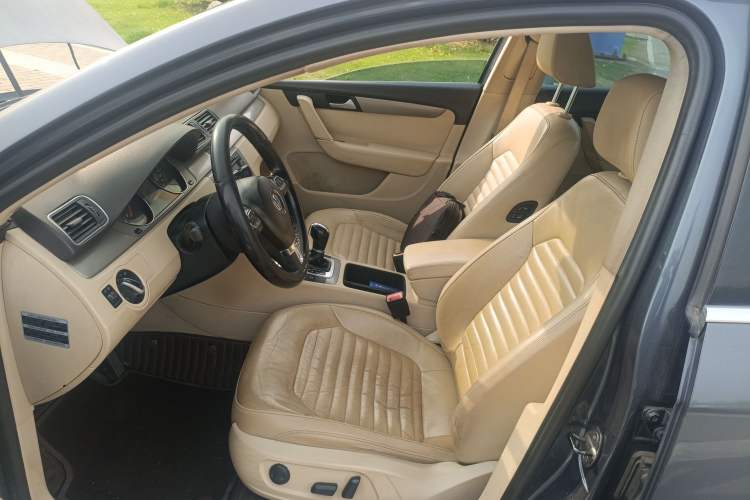 Used Volkswagen Magotan 2012 Revised Version 1.8TSI Leading Edition Left Front Seat