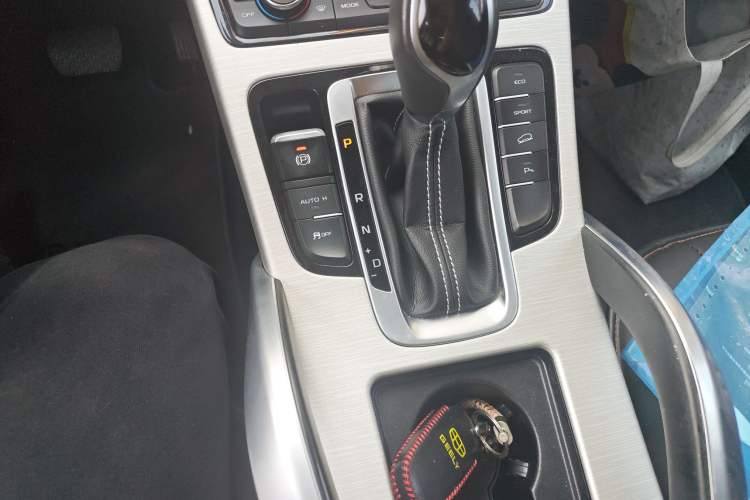 Used Geely Auto Emgrand X7 Sport 2018 1.8TD Automatic Two-Wheel Drive Smart Connect 4G Internet Edition
