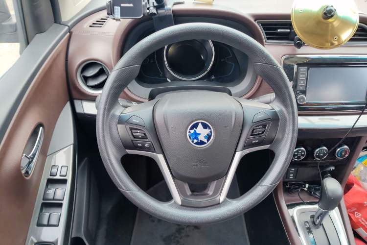 Used Venucia M50V 2017 1.6L XL CVT Luxury Edition