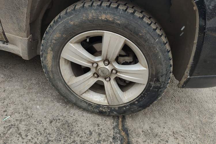 Used Jeep Compass 2013 2.0L two-wheel drive sport version
