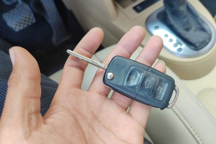 Used Volkswagen Touran 2011 1.4T DSG Zhiya Edition 5 Seats Vehicle Key