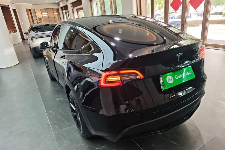 Used Tesla Model Y 2021 Long-Range All-Wheel-Drive Version
