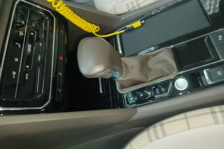 Used Volkswagen Viloran 2020 330TSI Business Edition Gear Lever