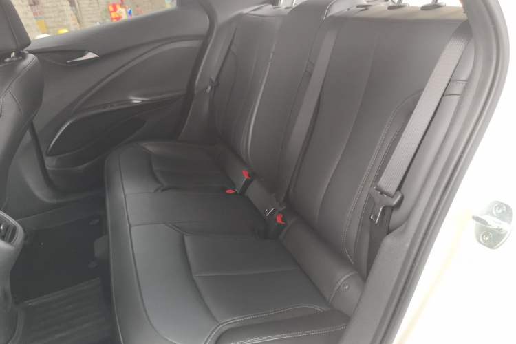 Used Buick Velite 6 2023 Revised Version 430 km Range – Commuter Edition Left Rear Seat