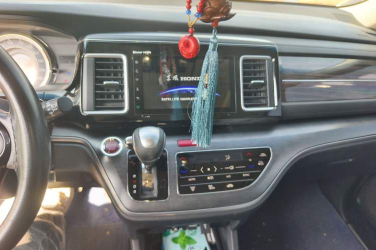 Used Honda Elysion 2016 2.4L Luxury Edition Audio And AC Panel