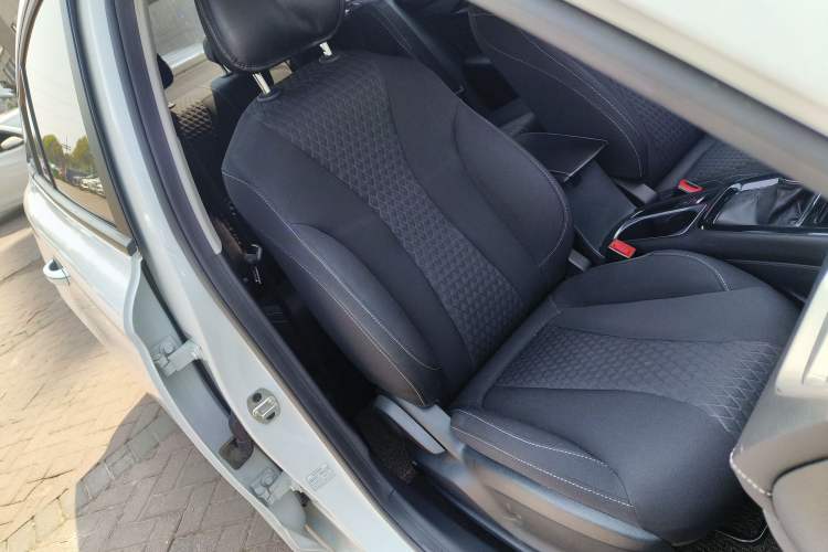 Used Roewe i5 2020 1.5L Automatic 4G Connected Linghao Edition
