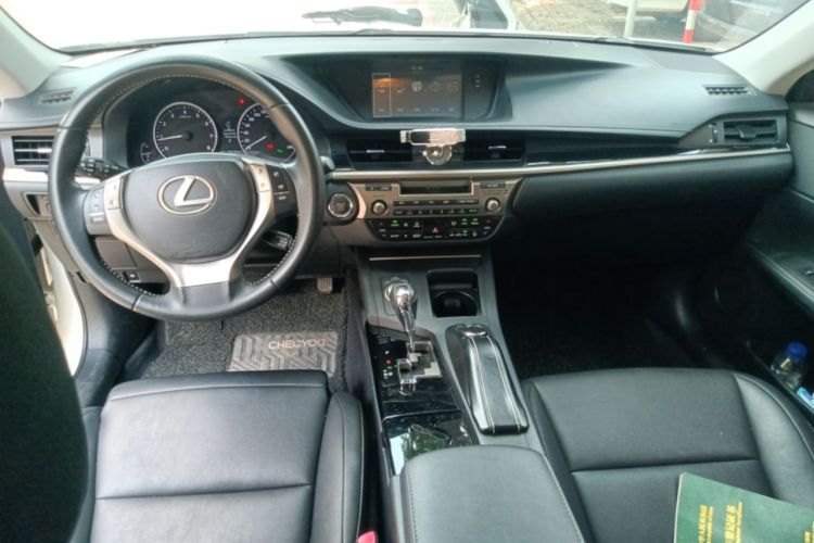 Used Lexus ES 2014 250 Elite Edition Center Console