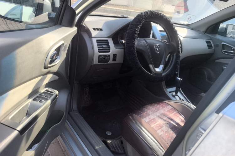 Used Baojun 630 2012 1.5L DVVT automatic comfort version Driver Seat