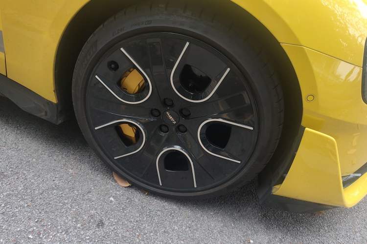 Used Xiaomi Auto SU7 Ultra 2025 Ultra Model Right Front Wheel Hub