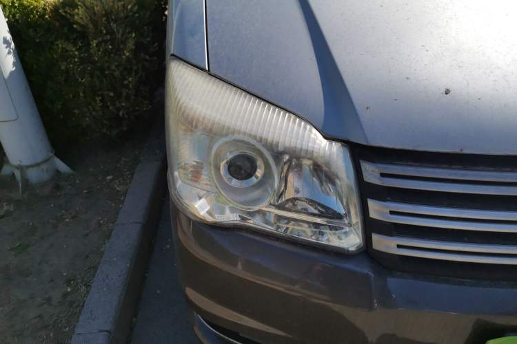 Used FORTHING Lingzhi 2017 M3L 1.6L 7-Seater Comfort Model Right Front Headlight