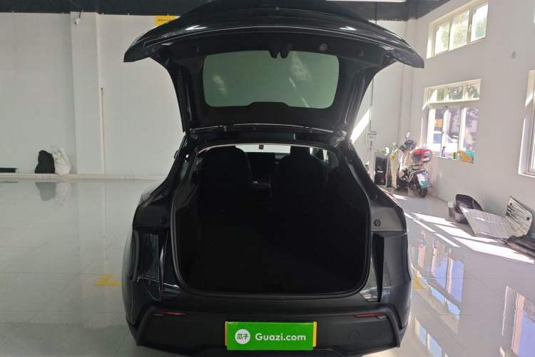 Used Tesla Model Y 2025 Rear-Wheel-Drive Version