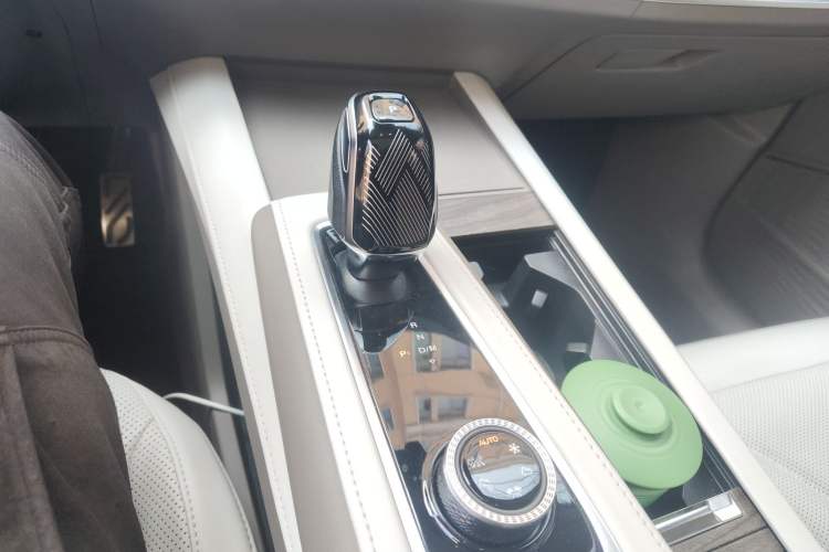 Used Roewe RX9 2023 2.0T Four-Wheel Drive Luxury Edition Gear Lever