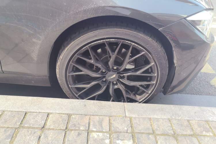 Used BMW 3 Series 2016 320i Sport Touring Edition Right Front Wheel Hub