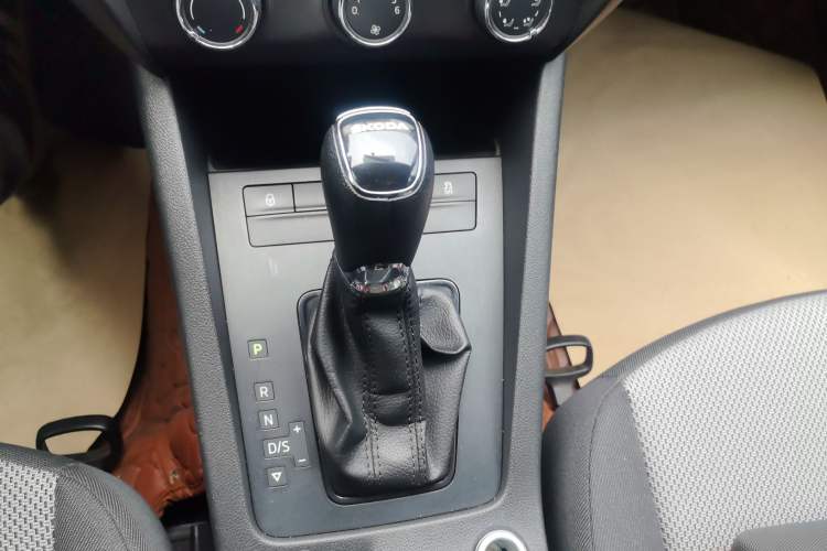 Used Skoda Octavia 2017 Classic Model 1.6L Automatic Standard Edition