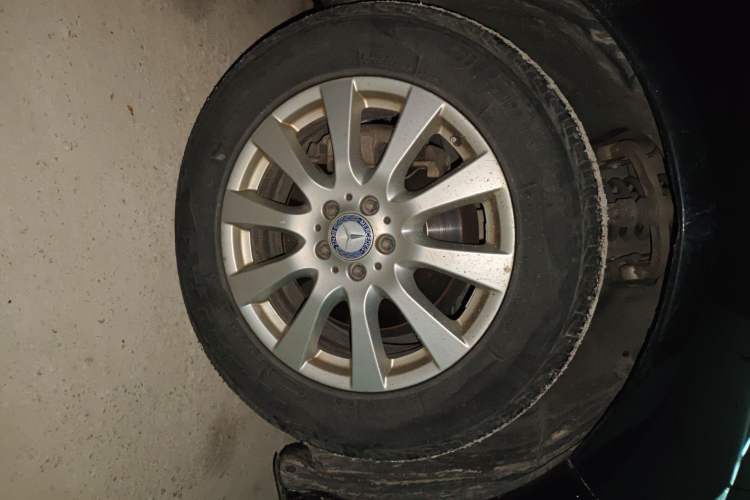 Used Mercedes-Benz R-Class 2017 R 320 4MATIC Business Edition Prestige Model Right Front Wheel Hub