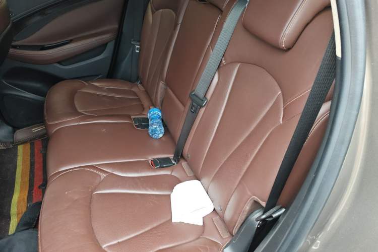 Used Buick Envision 2017 28T Four-Wheel Drive Luxury Model Left Rear Seat