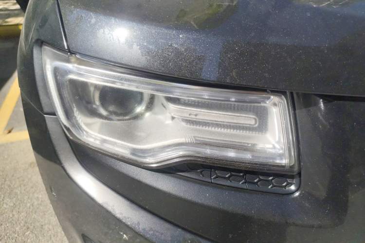 Used Jeep Grand Cherokee 2015 3.0TD Diesel Elite Navigation Edition Right Front Headlight