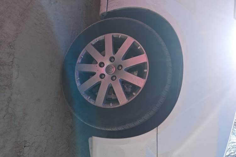 Used Chrysler Grand Voyager 2013 3.6L Luxury Edition Right Front Wheel Hub