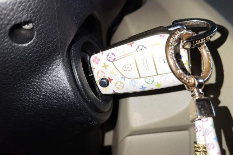 Used Venucia R50 2012 1.6L Automatic Prestige Edition Vehicle Key