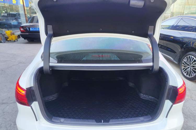 Used CHANGAN Ruicheng CC 2021 Blue Whale Edition 1.5T DCT Prestige Model Trunk